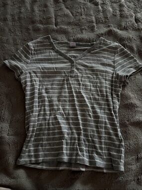 Old Navy Gray and White Striped Ribbed V-Neck Tee